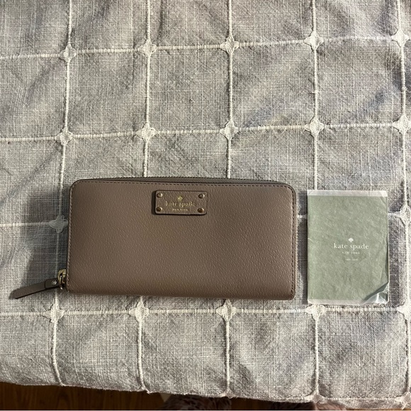 Kate Spade Wallet - Picture 4 of 5